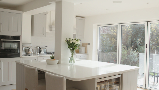 A CALMING FAMILY KITCHEN